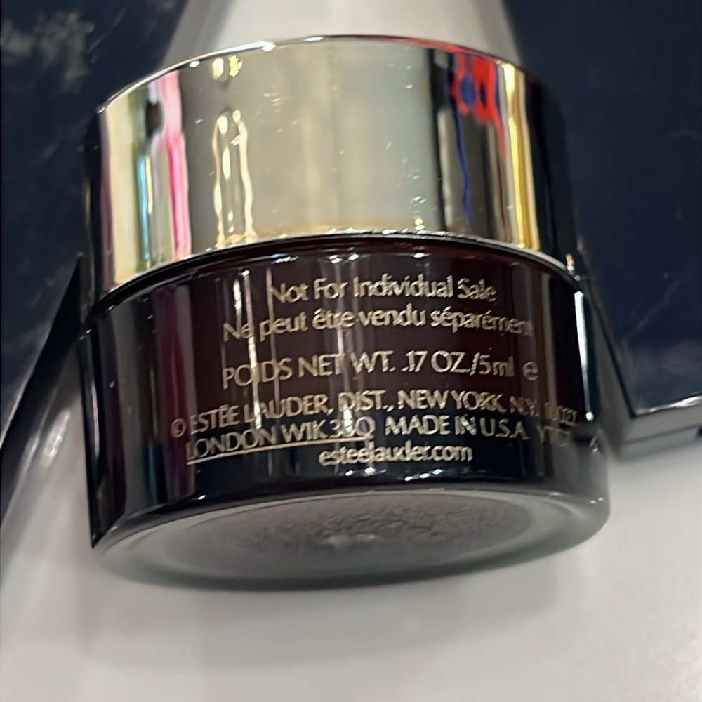 Estee Lauder Red and Blue Cosmetic Bag with Floral Design & 5 Sample Products. - Picture 11 of 15